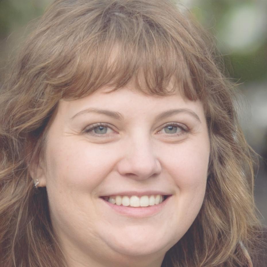Portrait de Léonie Marchand, fondatrice d'une boutique de décoration